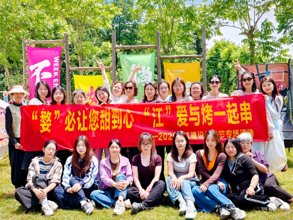 母亲节特辑｜在白色森林，我们把爱与甜烤进了春风里